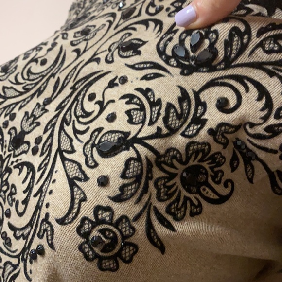 Embroidered Top (XL) - Picture 2 of 5